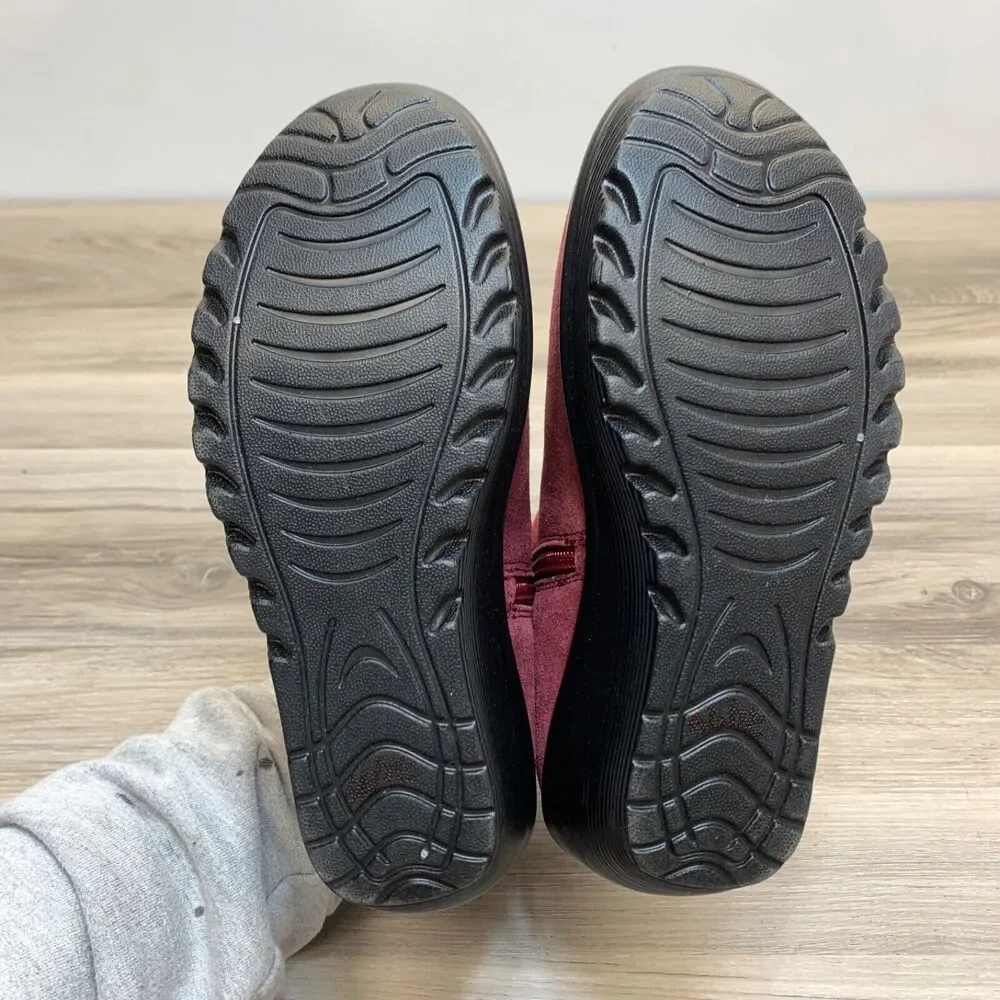 Skechers Parallel‎ Ditto  Burgundy Size 6 Wedge Bootie Suede Comfort Cushioned